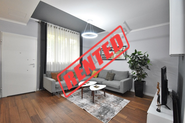 Apartament 2+1 me qira ne rrugen Eduard Mano ne zonen e Kopshtit Zoologjik ne Tirane.
Pozicionohet 
